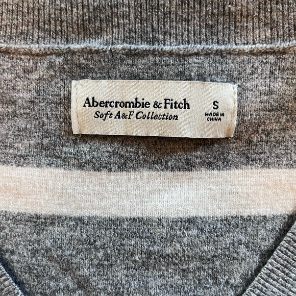 Abercrombie & Fitch Gray and Cream Sweater - Picture 3 of 3